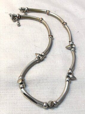 Unique 16 in Metal *** NECKLACE *** with Closure